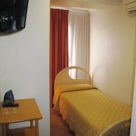 オスタル ペンシマール 2*